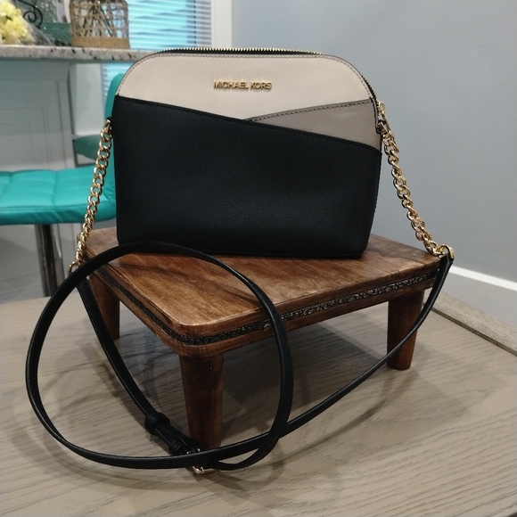 🖤🤍🩶Jet Set Travel Medium Logo Dome Crossbody Bag ColorBlock - Picture 2 of 9